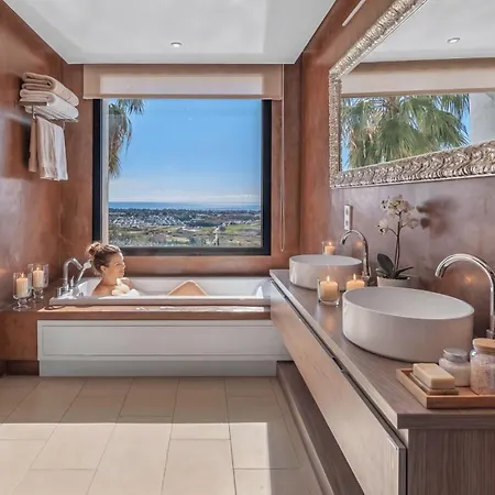Vacation Marbella I Paraiso The View, 6 Bdr, Modern Villa, Infinity Heated Pool, Gated Community, Cinema Room, Sea View, Golf Courses