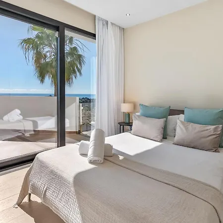 Vacation Marbella I Paraiso The View, 6 Bdr, Modern Villa, Infinity Heated Pool, Gated Community, Cinema Room, Sea View, Golf Courses