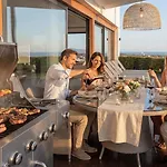 Vacation Marbella I Paraiso The View, 6 Bdr, Modern Villa, Infinity Heated Pool, Gated Community, Cinema Room, Sea View, Golf Courses Εστεπόνα
