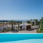 Vacation Marbella I Paraiso The View, 6 Bdr, Modern Villa, Infinity Heated Pool, Gated Community, Cinema Room, Sea View, Golf Courses * Εστεπόνα