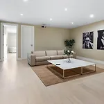 Vacation Marbella I Paraiso The View, 6 Bdr, Modern Villa, Infinity Heated Pool, Gated Community, Cinema Room, Sea View, Golf Courses