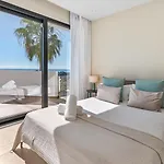 Vacation Marbella I Paraiso The View, 6 Bdr, Modern Villa, Infinity Heated Pool, Gated Community, Cinema Room, Sea View, Golf Courses
