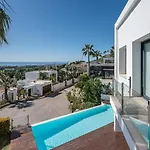 Vacation Marbella I Paraiso The View, 6 Bdr, Modern Villa, Infinity Heated Pool, Gated Community, Cinema Room, Sea View, Golf Courses Βίλα *