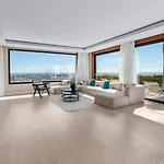 Vacation Marbella I Paraiso The View, 6 Bdr, Modern Villa, Infinity Heated Pool, Gated Community, Cinema Room, Sea View, Golf Courses