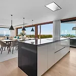 Vacation Marbella I Paraiso The View, 6 Bdr, Modern Villa, Infinity Heated Pool, Gated Community, Cinema Room, Sea View, Golf Courses