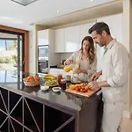 Vacation Marbella I Paraiso The View, 6 Bdr, Modern Villa, Infinity Heated Pool, Gated Community, Cinema Room, Sea View, Golf Courses Εστεπόνα