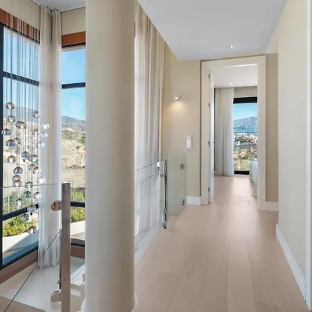 Vacation Marbella I Paraiso The View, 6 Bdr, Modern Villa, Infinity Heated Pool, Gated Community, Cinema Room, Sea View, Golf Courses *