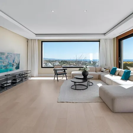 Vacation Marbella I Paraiso The View, 6 Bdr, Modern Villa, Infinity Heated Pool, Gated Community, Cinema Room, Sea View, Golf Courses Βίλα