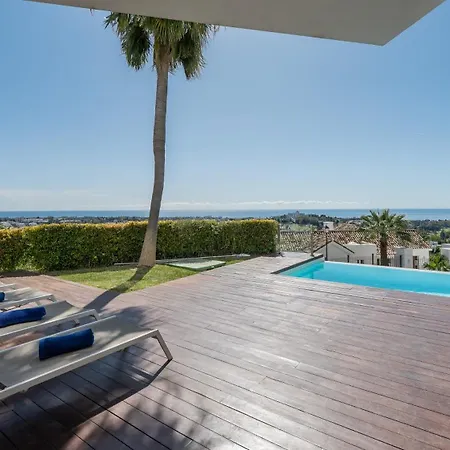 Vacation Marbella I Paraiso The View, 6 Bdr, Modern Villa, Infinity Heated Pool, Gated Community, Cinema Room, Sea View, Golf Courses Villa Estepona