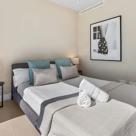 Vacation Marbella I Paraiso The View, 6 Bdr, Modern Villa, Infinity Heated Pool, Gated Community, Cinema Room, Sea View, Golf Courses *
