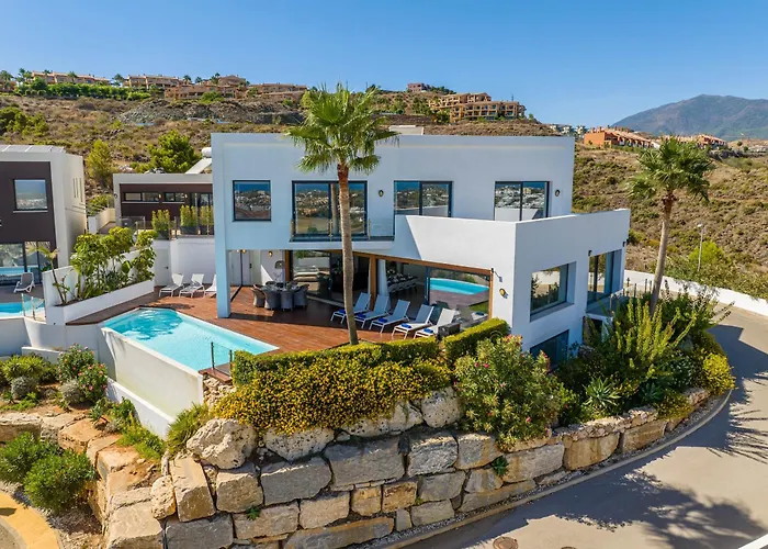 Villa Vacation Marbella I Paraiso The View, Infinity Heated Pool, Sea View, Golf Courses Estepona