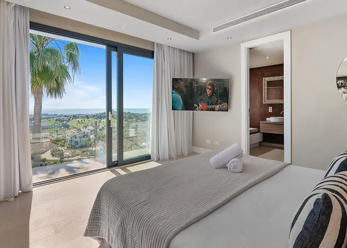 Vacation Marbella I Paraiso The View, Infinity Heated Pool, Sea View, Golf Courses * Estepona