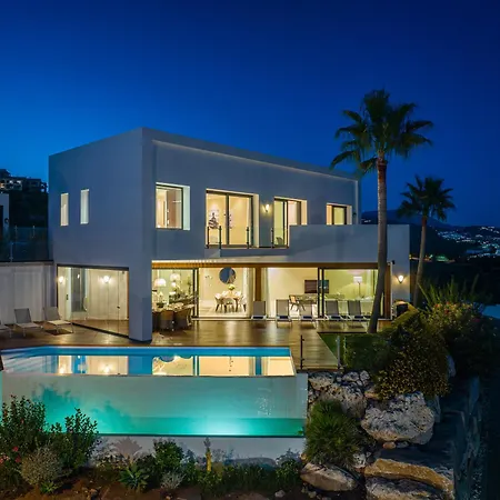 Vacation Marbella I Paraiso The View, 6 Bdr, Modern Villa, Infinity Heated Pool, Gated Community, Cinema Room, Sea View, Golf Courses