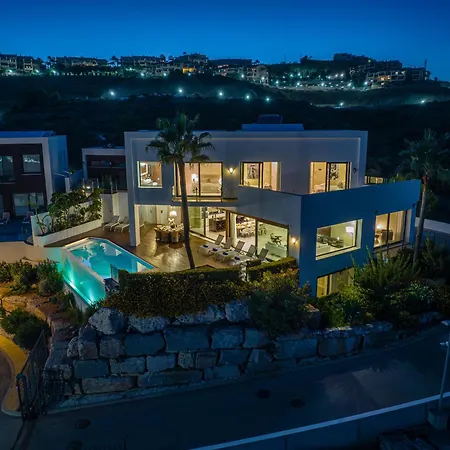 Villa Vacation Marbella I Paraiso The View, 6 Bdr, Modern Villa, Infinity Heated Pool, Gated Community, Cinema Room, Sea View, Golf Courses *