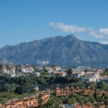 Vacation Marbella I Paraiso The View, 6 Bdr, Modern Villa, Infinity Heated Pool, Gated Community, Cinema Room, Sea View, Golf Courses