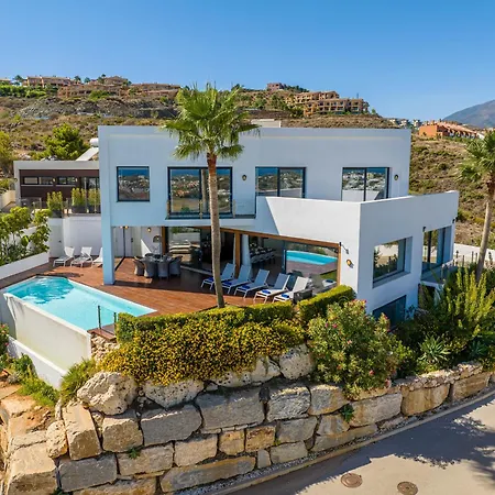 Villa Vacation Marbella I Paraiso The View, Infinity Heated Pool, Sea View, Golf Courses Estepona